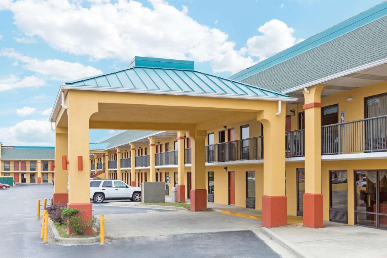 Super 8 By Wyndham Orangeburg Near I-26 Hotel Exterior foto